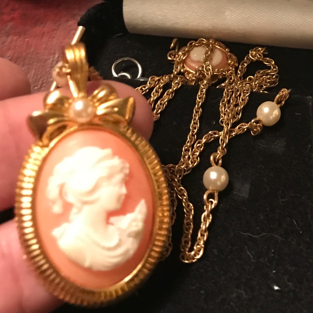 Cameo gold dipped 18 kt